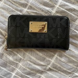 Michael Kors wristlet